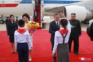 Arrivée à Pyongyang du Président sud-coréen et de sa suite