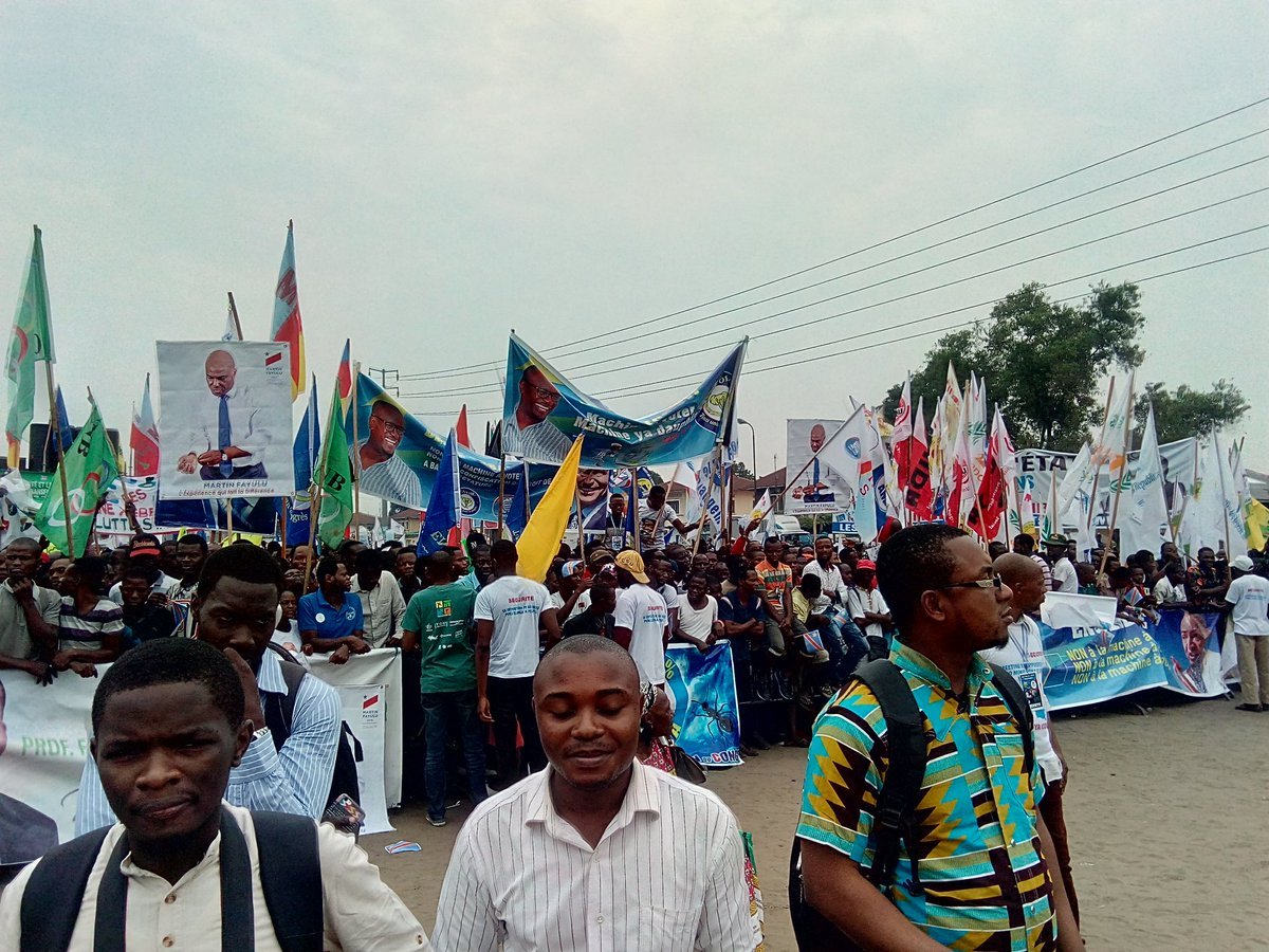 Les militants de l'opposition / Esplanade Blvd Triomphal