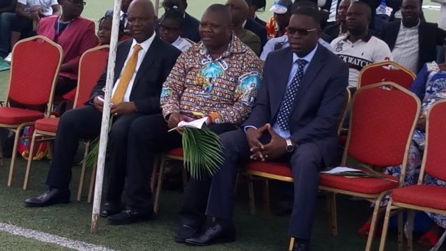 L'ancien speaker de l'Assemblée nationale, Évariste Boshab, l'actuel ministre en relation avec le parlement, Pierre Lisanga Bonganga sous les tentes du stade Tata Raphaël