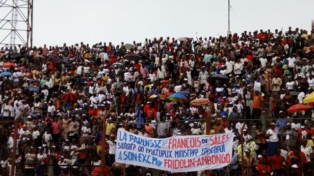 Les jeunes catholiques ont rempli comme un oeuf le stade comme à l'accoutumée-Dimanche des Rameaux