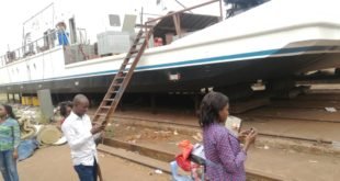 L'un des bateaux multifonctions