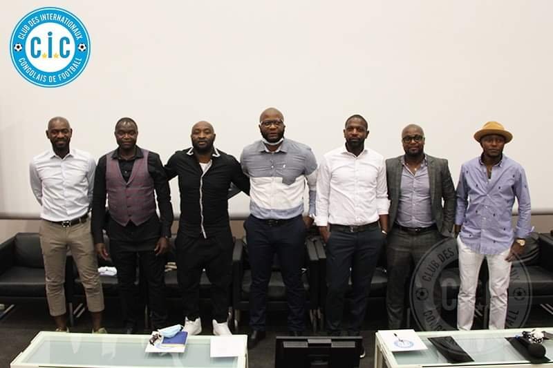 Les membres du Club des internationaux congolais de football ( CIC) lançant leurs activités à Paris au mois d'août
