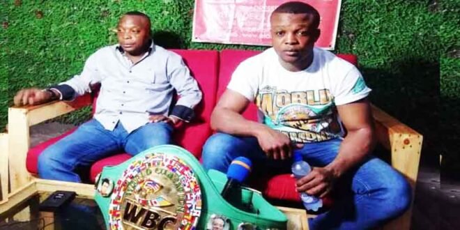 Le boxeur congolais Junior Ilunga aux côtés du Général Ferdinand Ilunga Luyoyo