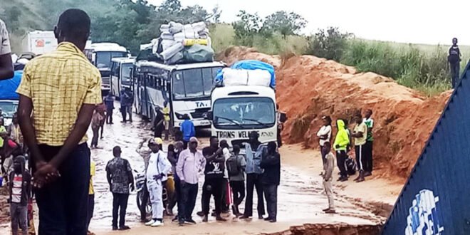 La RN 1 coupée en deux au km 362-