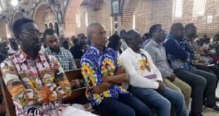 Kintambo: Moïse Katumbi parmi les fidèles de Saint François de Sales comme Emmanuel